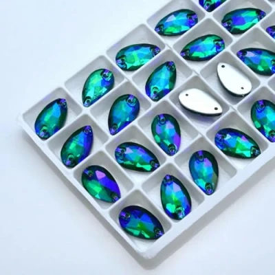 Immagine di DFLINGA Colori Strass da Cucire Gocce di Cristallo AB Pietre 2 Fori Vestiti Fai Te Realizza Scarpe Sposa