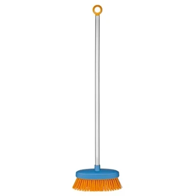 Immagine di Fiskars Scopa per bambini, Lunghezza: 80 cm, Setole in plastica/Manico alluminio, Blu/Arancione, MyFirst Fiskars, 1001418