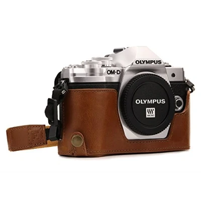 Immagine di MegaGear Olympus OM D E M10 Mark III Ever Ready Custodia metà copertura in finta pelle per Fotocamera con Tracolla Marrone chiaro MG1352