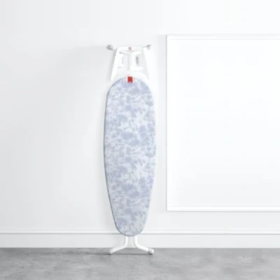 Immagine di Rayen Fodera universale per asse da stiro regolabile EasyClip 3 strati: 100% Cotone Doppia imbottitura in schiuma Tessuto microforato Dimensioni: 130 x 47 cm Stampaggio