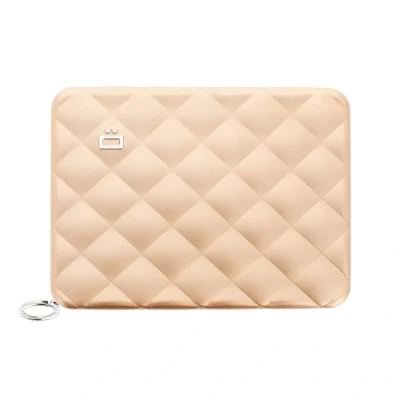 Immagine di Ögon Quilted Passport Holder Rose Gold