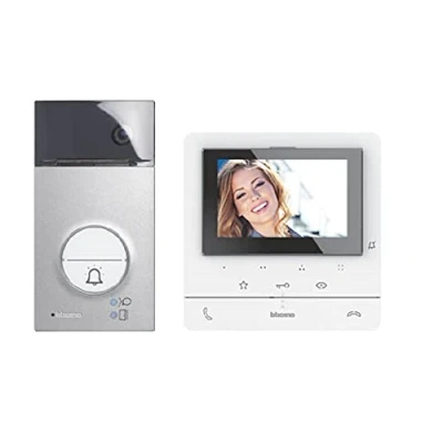Immagine di Bticino, Videocitofono Set 2 fili, Flex ONE: Classe 100 V16E con display LCD da 5&quot;, stazione porta linea 3000, telecamera grandangolare 105, illuminazione a LED, 1 casa di famiglia, IP54, IK10,