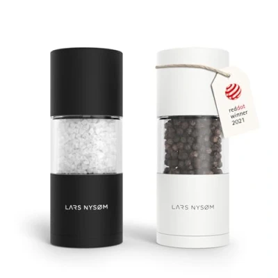 Immagine di LARS NYSØM Set di macine per sale e pepe in acciaio inossidabile con macinino ceramica regolabile 2 pezzi I Designer Spice Mill (Black/White)