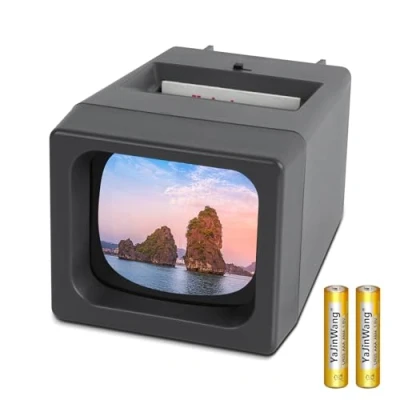 Immagine di TCNEWCL Visualizzatore di diapositive da 35 mm, Proiettore con luce diurna a LED, funzionamento batteria, ingrandimento 2X (2 batterie AAA incluse)
