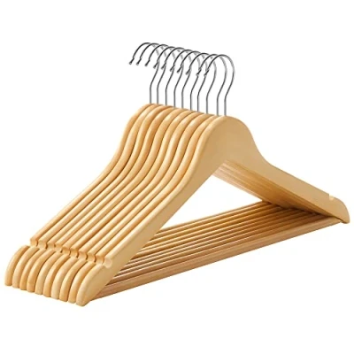 Immagine di SONGMICS Grucce Legno, 10 Pezzi, Appendiabiti con Scanalature su Spalle, Barra Portapantaloni Antiscivolo e Gancio Girevole a 360, per Completi Camicie Cappotti, Naturale Argento CRW001
