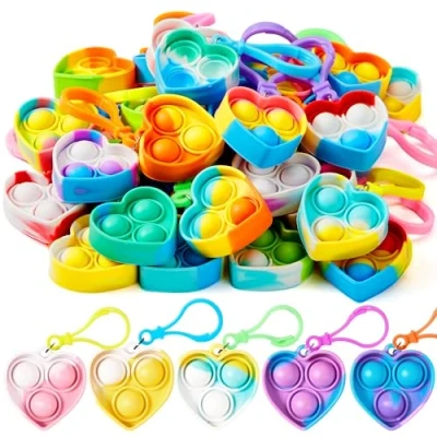 Immagine di JOYIN portachiavi pop, mini fidget toys, confezione sfusa da 30 pezzi, bomboniere per bambini di età compresa tra 4 e 8 anni, 12 gadget riempire i premi in classe