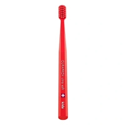 Immagine di Curaprox CS Kids Spazzolino da denti manuale per bambini con setole 5500 Ultra Soft CUREN e testina piccola rosso