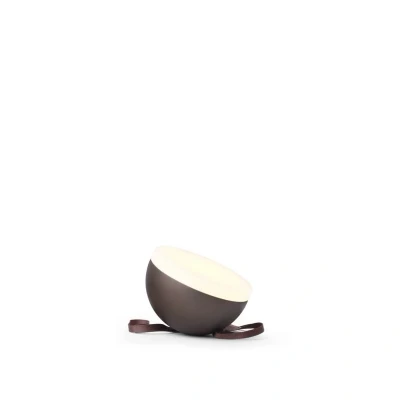 Immagine di New Works Sphere LED luce ricaricabile IP67 bronzo scuro