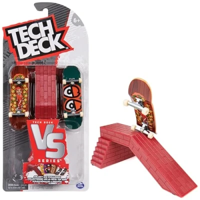 Immagine di Tech Deck Mini Skate FINGERSKATE VERUSUS Series Confezione da 2 Assortiti e Un ostacolo, per Bambini dai 4 Anni in su
