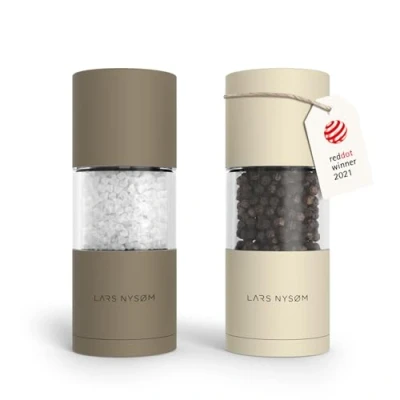 Immagine di LARS NYSØM Set di macine per sale e pepe in acciaio inossidabile con macinino ceramica regolabile 2 pezzi I Designer Spice Mill (Brown/Beige)