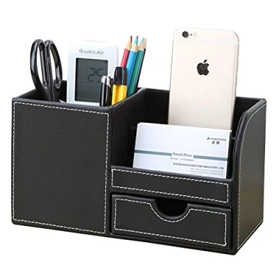 Immagine di KINGFOM 4 scomparti Multifunzionale Portaoggetti da scrivania/Organizzatore di cancelleria/Portapenne Scrivania/Organizer scrivania/Portaoggetti ufficio in Pelle PU (Nero)