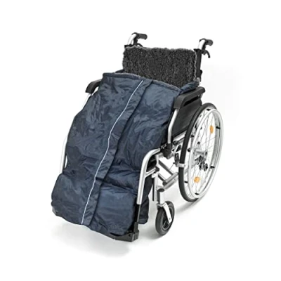 Immagine di NRS Healthcare Coperta per sedia a rotelle Q96978 foderata in pile, impermeabile e confortevole