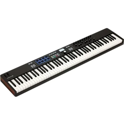Immagine di Arturia KeyLab Essential 88 mk3 Tastiera Controller MIDI Universale per Produzione Musicale Con Software Professionale, Tasti, 9 Encoder, Fader, Ruote di Modulazione/Intonazione, 8 Pad Nera
