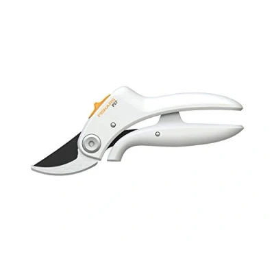 Immagine di Fiskars Forbici da giardino P57 con lame bypass per rami freschi e ramoscelli fino a Ø 2 cm, Lunghezza: 18 Peso: 140 g, Bianco/Arancione, FiberComp/Acciaio di qualità, Light, 1026916