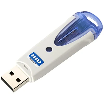 Immagine di Ominikey 6121 Lettore USB per smart card dual interface, collegato al PC