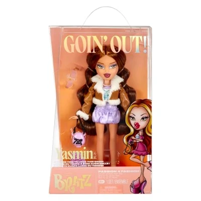 Immagine di Bratz Goin&#039; Out! Bambola Yasmin 1 da Collezione con Accessori, Dotata di un Vestito, una Borsetta, Paio Occhiali Sole e Spazzola Giocattolo per Bambini Età 6+