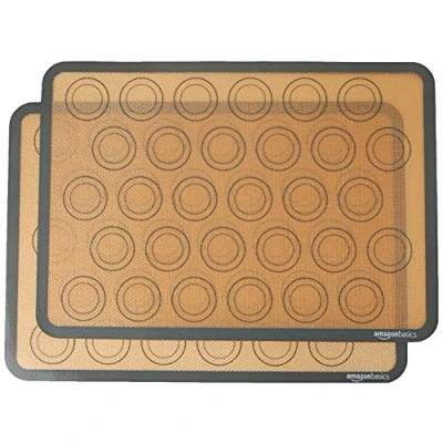 Immagine di Amazon Basics Tappetini da forno in Silicone Macaron, Set 2 pezzi, Rettangolare, Marrone/Nero, 42 W x 29.5 L cm