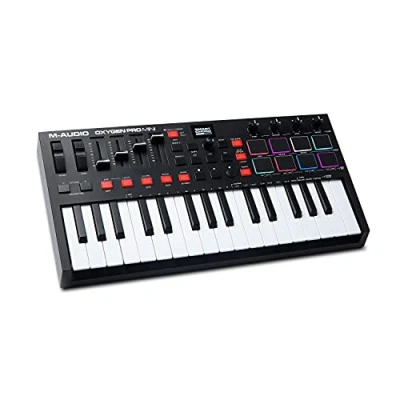 Immagine di M Audio Oxygen Pro Mini Tastiera MIDI controller USB a 32 tasti con pad Beat, manopole, e fader assegnabili via suite software inclusa