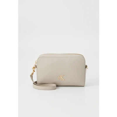 Immagine di Calvin Klein Jeans Minimal Monogram Camera BAG Borsa a tracolla, Donna, Taglia: One Size, Chateau