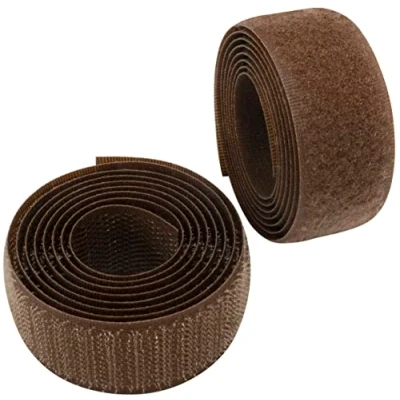 Immagine di Aerzetix C65955 Nastro/rotolo di scratch 25mm 1 metro auto aggrappante organizer/fermacavo striscia aggancio sacchetto indumento cinghia colore: cacao in poliammide e poliestere
