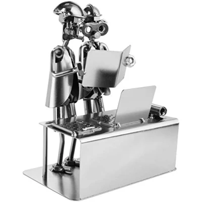 Immagine di Brubaker Vite Uomo Engineer Figura in Ferro Fatta a Mano di Metallo Technician Idea Regalo per Ingegneri