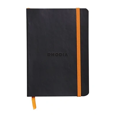 Immagine di RHODIA 117302C Taccuino flessibile nero A6 a righe 144 pagine Carta Clairefontaine Avorio 90 g/m Segna pagina, Chiusura con elastico Copertina Simil Cuoio Collezione Rhodiarama