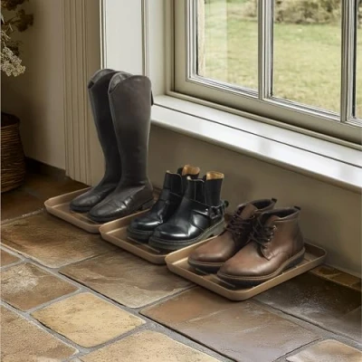 Immagine di Navaris 3X Poggiascarpe Vassoio Scarpe Bagnate Set Vaschette in Plastica con Bordo Rialzato Base 35x27x2,5cm Anti Pioggia Neve Acqua Bronzo