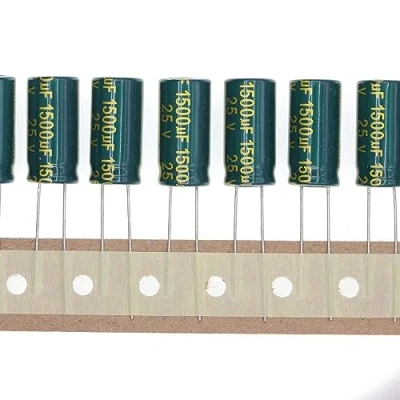 Immagine di 50 Pezzi 25V 1500UF Condensatore elettrolitico in alluminio plug 10x20 10 * 20mm