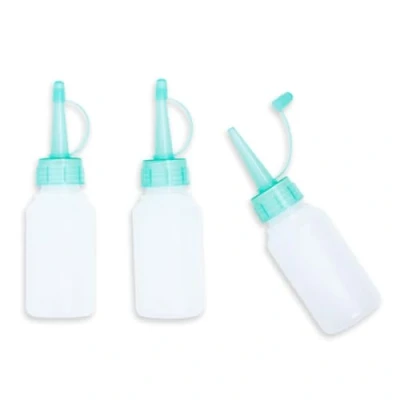 Immagine di Craftelier Set di 3 bottiglie flessibili con tappo a vite e Applicatore per colle, inchiostri materiali scrapbooking artigianato Misure circa 12,5 x 3,5 cm Capacità 60 ml