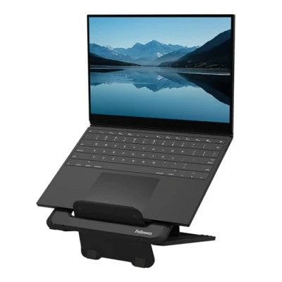 Immagine di Fellowes Supporto laptop Breyta™ regolabile e riciclabile al 100% portatile con 12 regolazioni in altezza Dimensioni massime monitor 15&quot;, peso massimo 4KG Nero