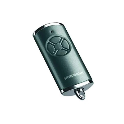 Immagine di Hörmann 4511569 Trasmettitore HSE 4 BS (frequenza 868 MHz, grigio lucido, con tappi cromati, batterie, dimensioni 28 x 70 14 mm, anello portachiavi incluso