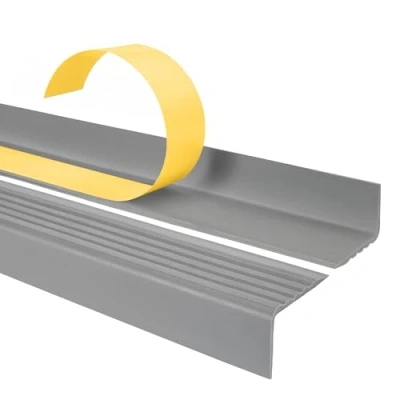 Immagine di Profilo per bordi scale angolare in PVC autoadesivo, Paraspigolo Strisce antiscivolo gradini 40x25mm, Grigio, 165cm