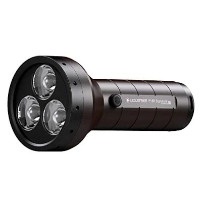 Immagine di Ledlenser P18R Signature Premium Torcia tascabile LED, riflettore, ricaricabile con batteria al litio, 4500 lumen,, X Lens Technology, portata luminosa 720m, cavo di ricaricamagnetico USB