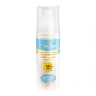 Immagine di Childs Farm Lozione solare spray per bambini e neonati SPF 50plus Resistente all&#039;acqua UVA UVB Protezione molto alta Adatto pelli secche, sensibili soggette a eczema 100 ml