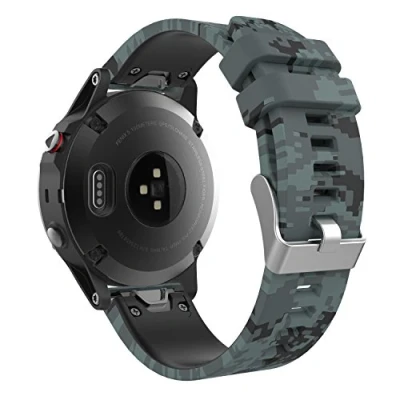 Immagine di MoKo Cinturino Compatibile con Garmin Fenix 7/6/6 Pro/5/5 Plus/Epix Gen 2/Forerunner 935/945/Instinct 2/MARQ, 22mm Quick Fit Braccialetto di Ricambio in Morbido Silicone, Camuffamento