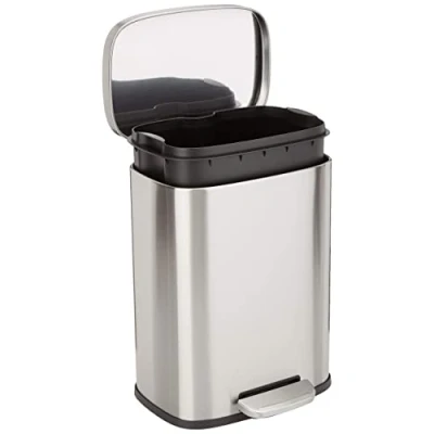 Immagine di Amazon Basics Pattumiera rettangolare, piccola, antimacchia, chiusura ammortizzata, acciaio inox spazzolato, 12 l, finitura nichel satinato, 28,7 x 25,1 38,3 cm (lunghezza larghezza altezza)