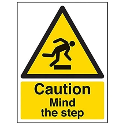 Immagine di VSafety, cartello con scritta &quot;Caution Mind The Step, verticale, 200 mm x 300 mm, in plastica rigida da 2