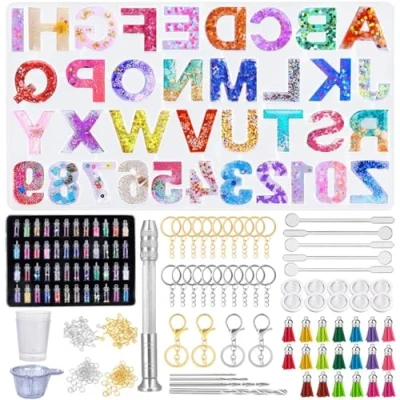 Immagine di 314 Pezzi Stampo in Resina con Lettere, Stampi Epossidica 48 Paillettes di Colore, Kit Silicone Alfabeto e Numeri, per Portachiavi, Fai da Te, Gioielli, Numero Civico