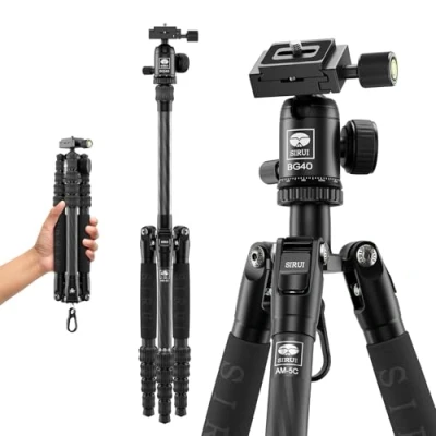Immagine di treppiede da viaggio SIRUI, compatto e leggero in fibra di carbonio 55,1 con testa a sfera 360Panorama per fotocamere, piastra QR, carico fino 10kg/22lbs, AM 5C