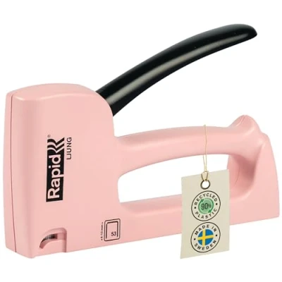 Immagine di Rapid R53 Graffatrice per Tessuti e Tappezzerie. Realizzata con Plastica Riciclata al 90% Acciaio, Prodotta in Svezia, Compatibile graffette n. 53 da 4 10 mm, Rosa Ljung
