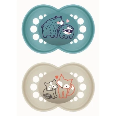 Immagine di MAM Ciuccio in lattice di gomma naturale, a partire da 6 mesi, con tettarella simmetrica, piatta e flessibile, scatola autosterilizzante, blu opaco, confezione 2