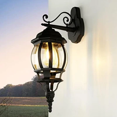 Immagine di Licht Erlebnisse Applique rustica Brest vintage nero effetto ferro battuto a forma di lanterna E27 IP23, lampada retro per giardino, viali ingresso e terrazzi