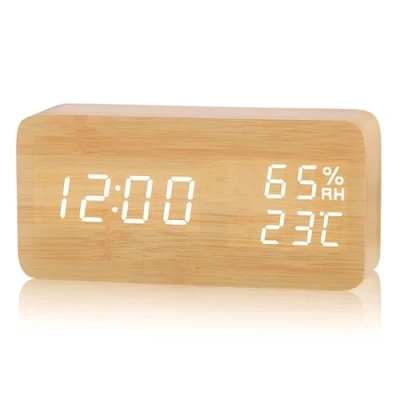 Immagine di VORRINC Sveglia Digitale LED in Legno con 3 allarmi, da Comodino Temperatura e Umidita, Display Attivata Tramite di Tocco o Audio, Luminosità Regolabile, Presa USB