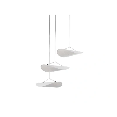 Immagine di Lampada LED a sospensione Tense di New Works, bianca, Ø 152 cm, 3 luci