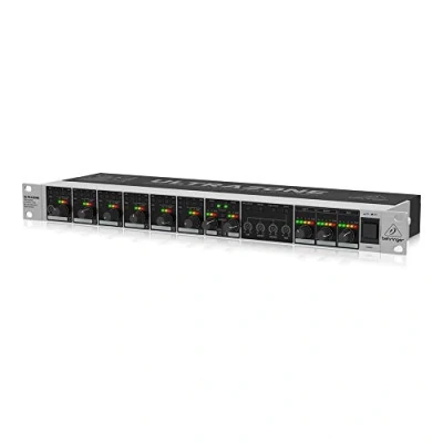 Immagine di Behringer ZMX8210 Mixer di zona professionale a 8 canali 3 Bus Mic/Line con telecomando e porte collegamento