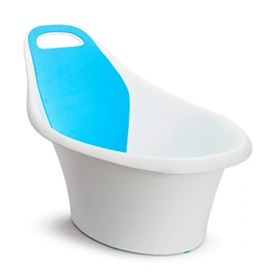 Immagine di Munchkin Sit and Soak Baby Bath Tub with Built In Support Bump Padded Foam Back Rest, Bonus Pull Tab Drain Storage Hook, 0 12 Months, White
