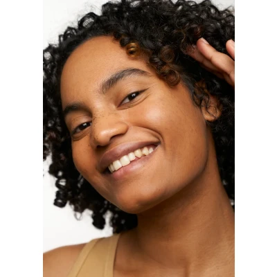 Immagine di Nyx Professional Makeup BARE WITH ME BLUR TINT Fondotinta, Donna, Taglia: 30 g, Truffle