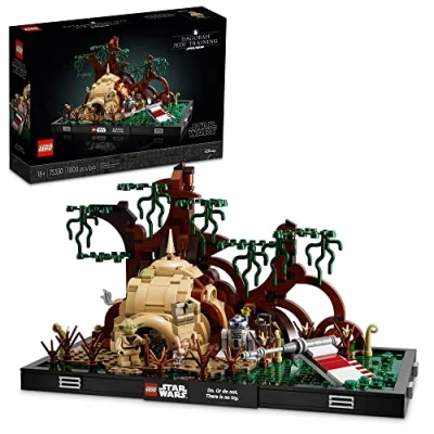 Immagine di LEGO Star Wars Dagobah Jedi Training Diorama 75330 Building Kit for Adults; Brick Built Collectible Display (1,000 Pieces)