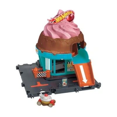 Immagine di Hot Wheels &#039;Let&#039;s Race&#039; Netflix Gelateria con Vortice, playset a forma di cono gelato pista e ascensore attivabile, include 1 macchinina Wheels, giocattolo per bambini, 4+ anni, HTN77