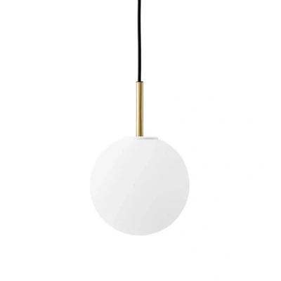 Immagine di Audo Copenhagen TR Bulb LED sospeso 1 luce ottone/opale satin